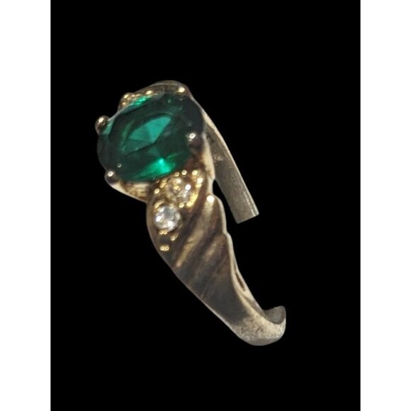 Elegant Mid Century Jewelry Concepts Gold Tone Ring With Green And Clear Stones - Picture 14 of 16